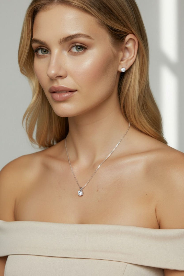 The Milan round stud set